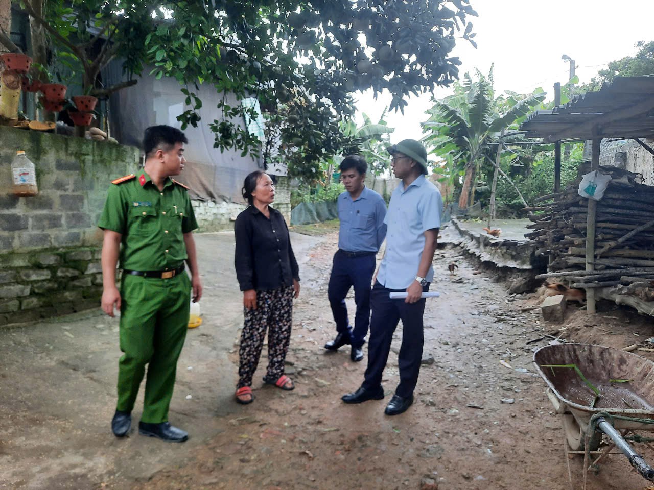 E:\TTCUDUC\ảnh đưa tin năm 2025\21.7.2025 ảnh thăm lụt bảo\gen-h-z6825217897677_9d6a9f1a2fe49a001ec3d615ba72ab53.jpg
