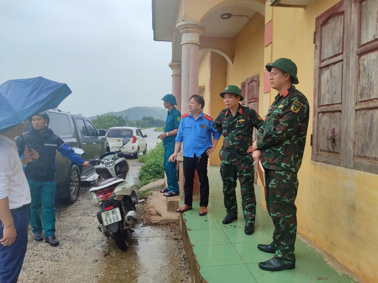 E:\TTCUDUC\ảnh đưa tin năm 2025\21.7.2025 ảnh thăm lụt bảo\gen-h-z6825566759081_7ea98bb9f9192aed1f6d3685d9154cc1.jpg
