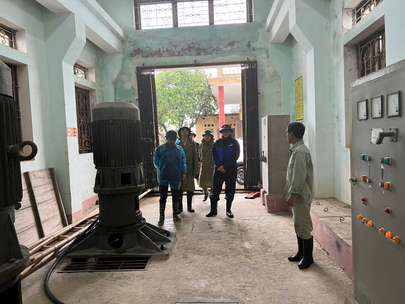 E:\TTCUDUC\ảnh đưa tin năm 2025\Chiều 22.7.2025 BTĐU đi thăm bão\gen-h-z6830113209780_3d537b6ac282b555ccec4e3337c78ea3.jpg