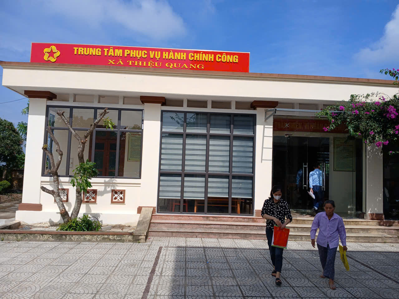 E:\TTCUDUC\Ảnh quyết định Mến\TTHC công xã\gen-h-z6848020412823_d8aaa6b7629e8e556c59a0f3d6cace9d.jpg