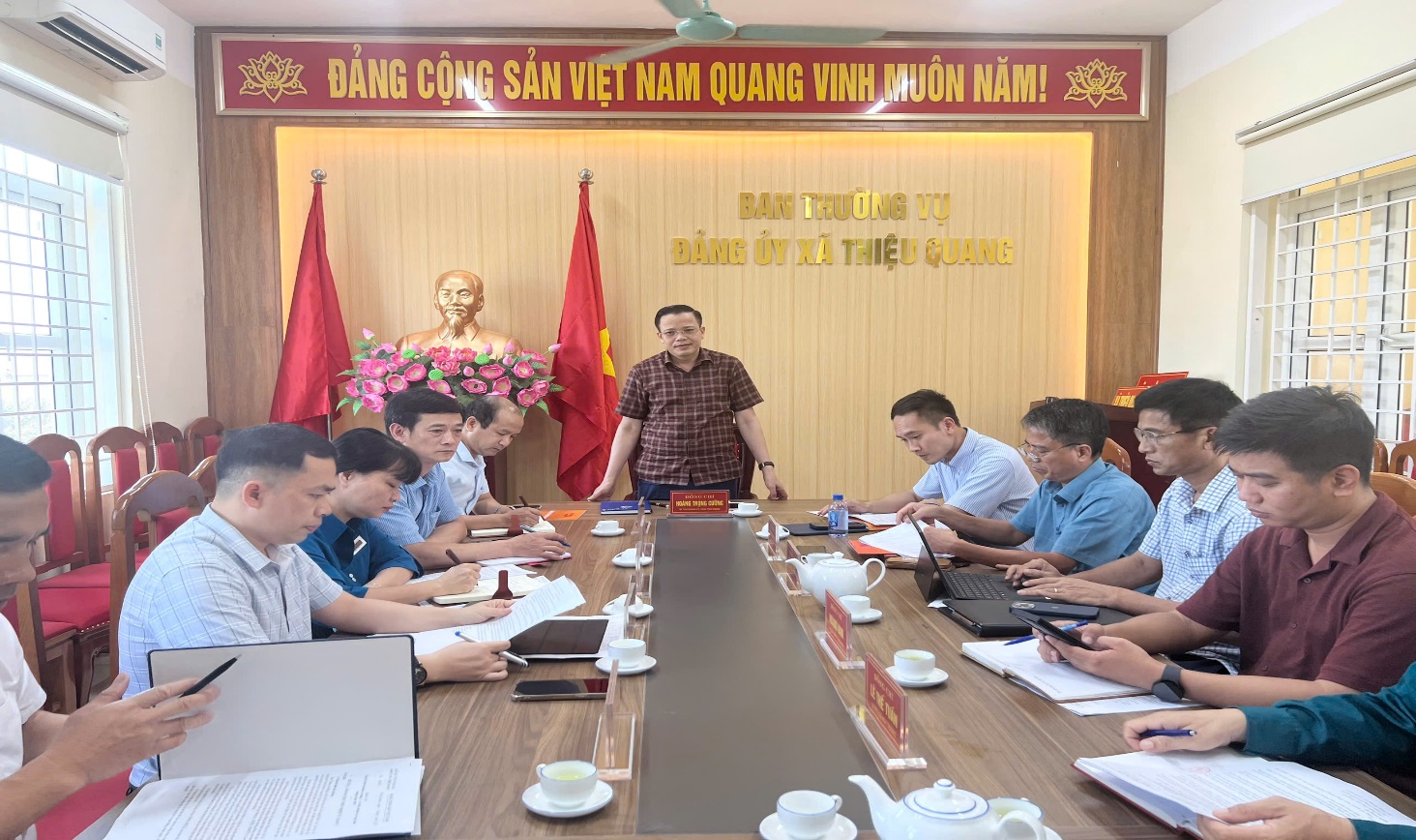 C:\Users\AdminPC01\Desktop\HỌP BTV 29.7.2025\gen-h-z6853598113355_f583c61ed16588e959f1c16a5c8562fc.jpg
