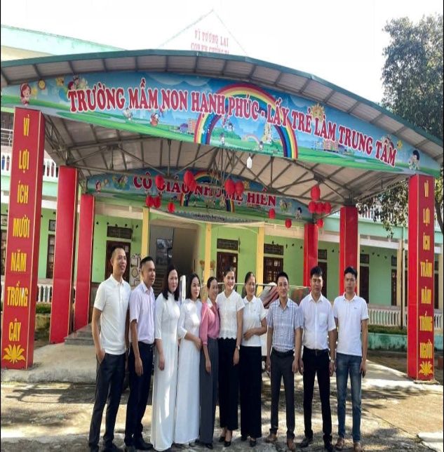 C:\Users\Administrator\Downloads\chụp ghế đá.jpg