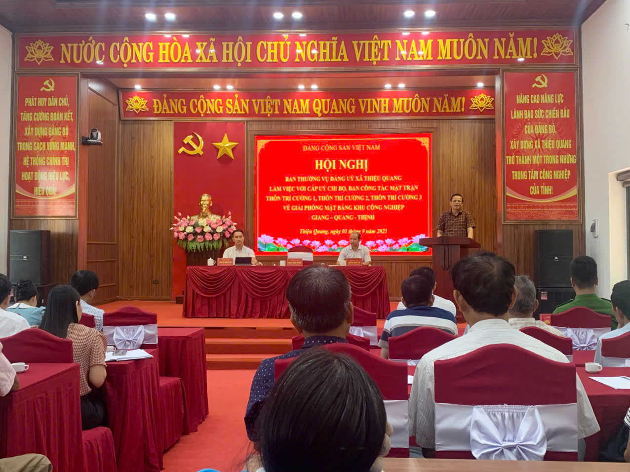 D:\TTCUDVC XÃ\ảnh  họp bch đu 16.7.2025\Ảnh làm việ với 3 thôn chí cường 3.9.2025\gen-h-z6973022267812_94f2e5d842935d3ecd0a1308b5b49241.jpg