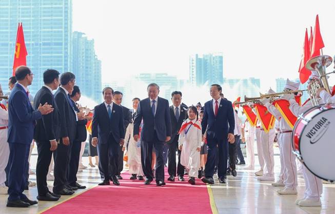 TỔNG THUẬT: Lễ khai giảng đặc biệt của 1,6 triệu thầy, cô và gần 26 triệu học sinh, sinh viên- Ảnh 2.