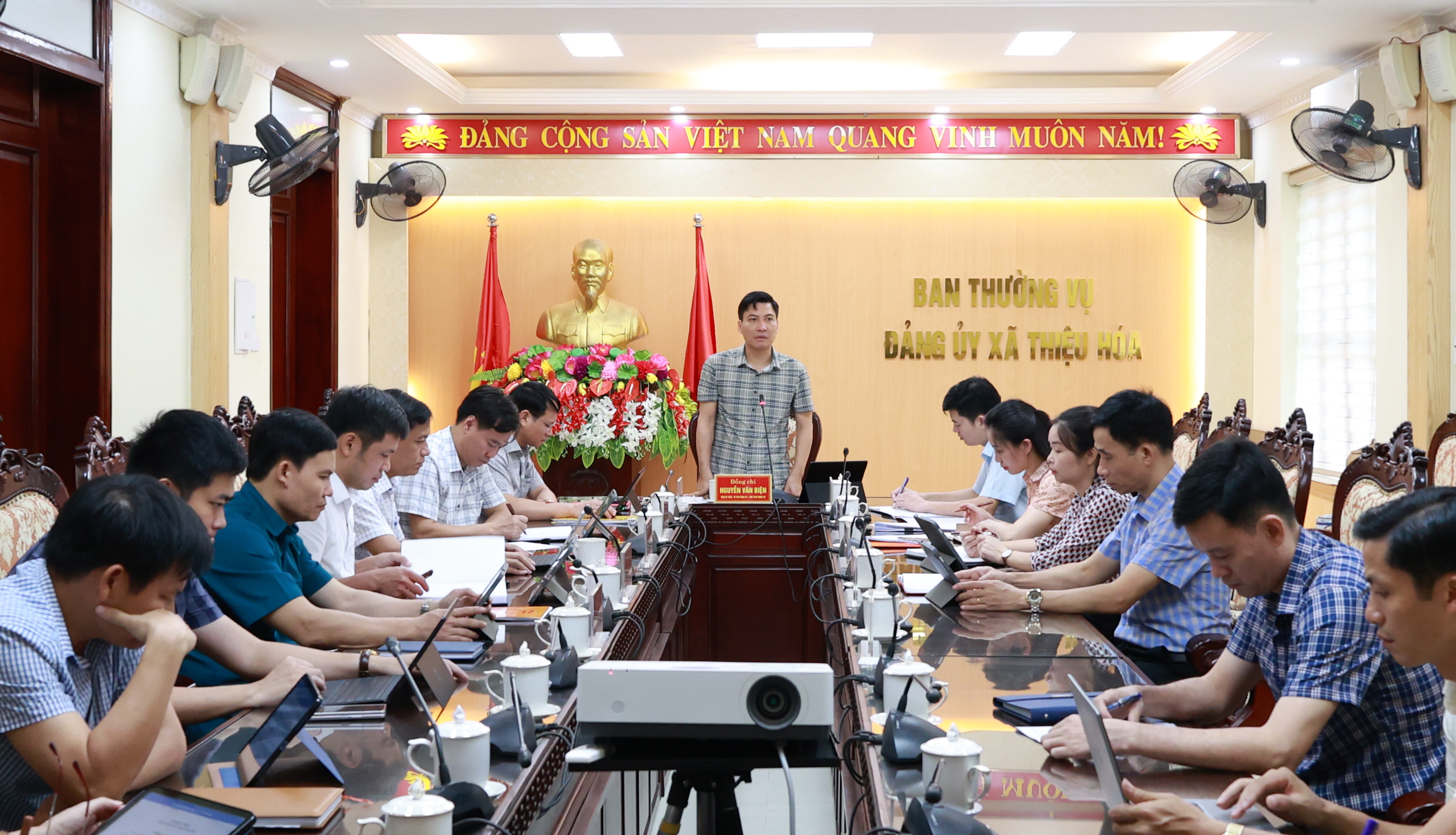 Anh-tin-bai