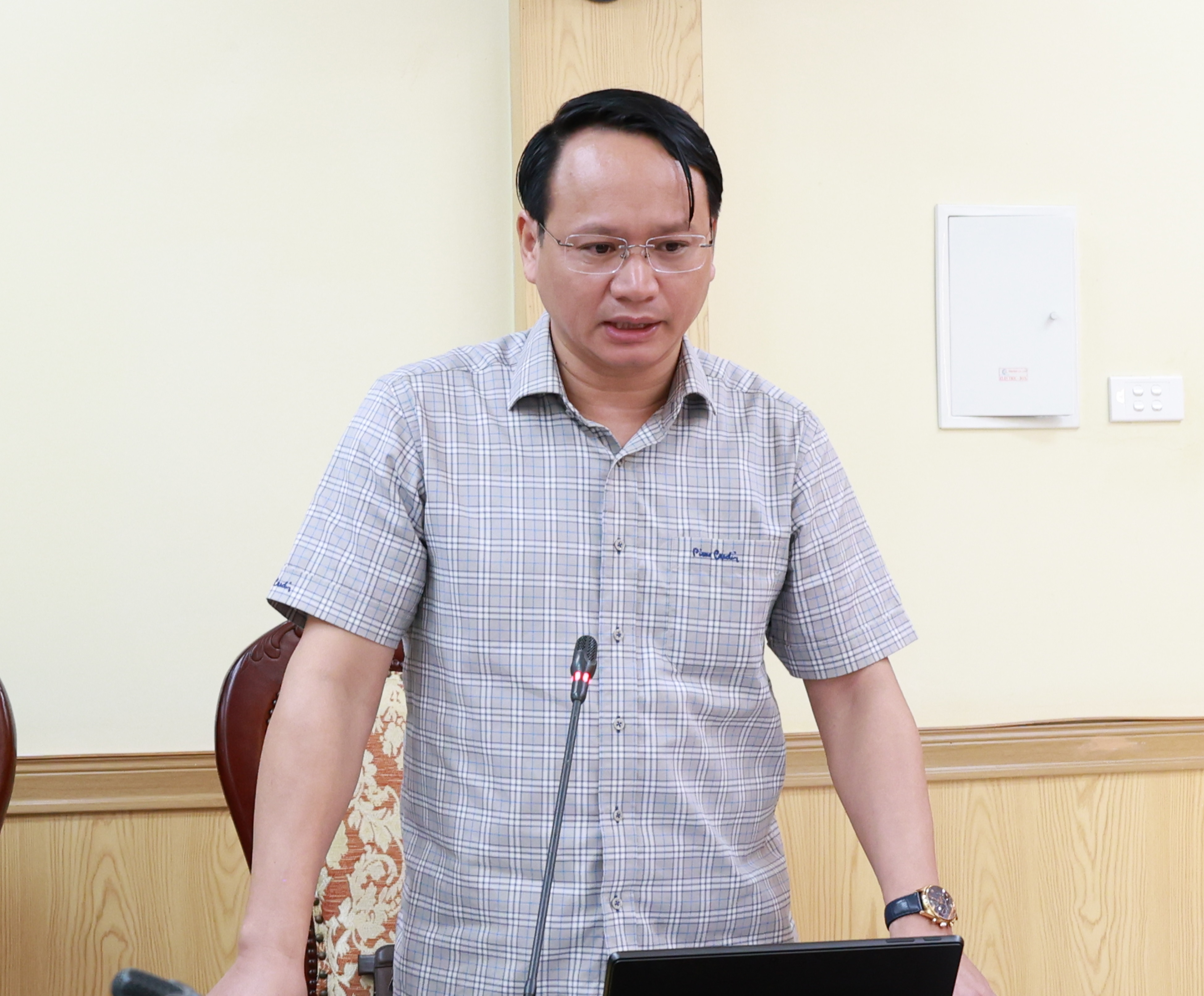 Anh-tin-bai