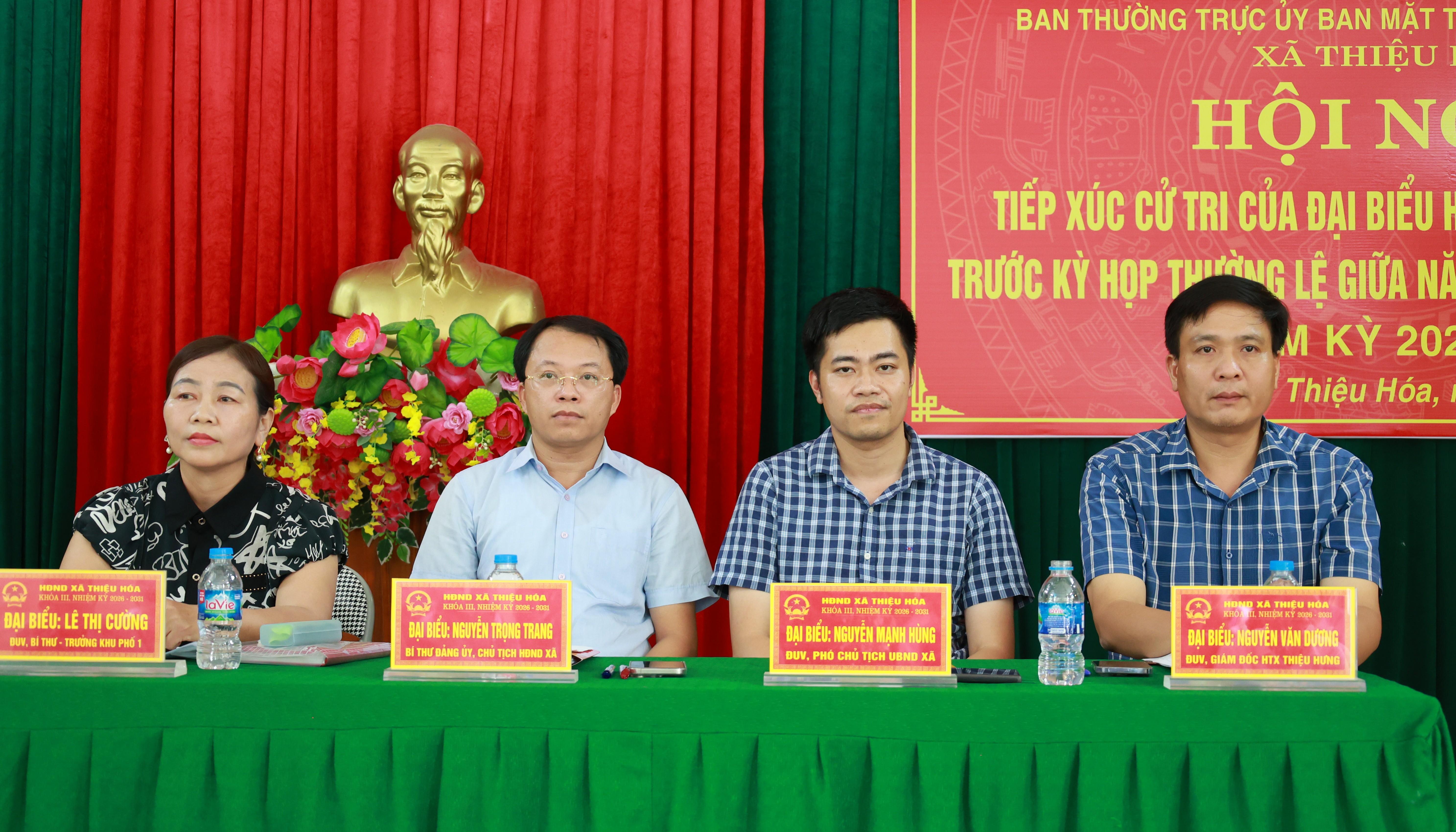 Bí thư Đảng ủy Nguyễn Trọng Trang tiếp xúc cử tri trước kỳ họp thường lệ giữa năm 2026