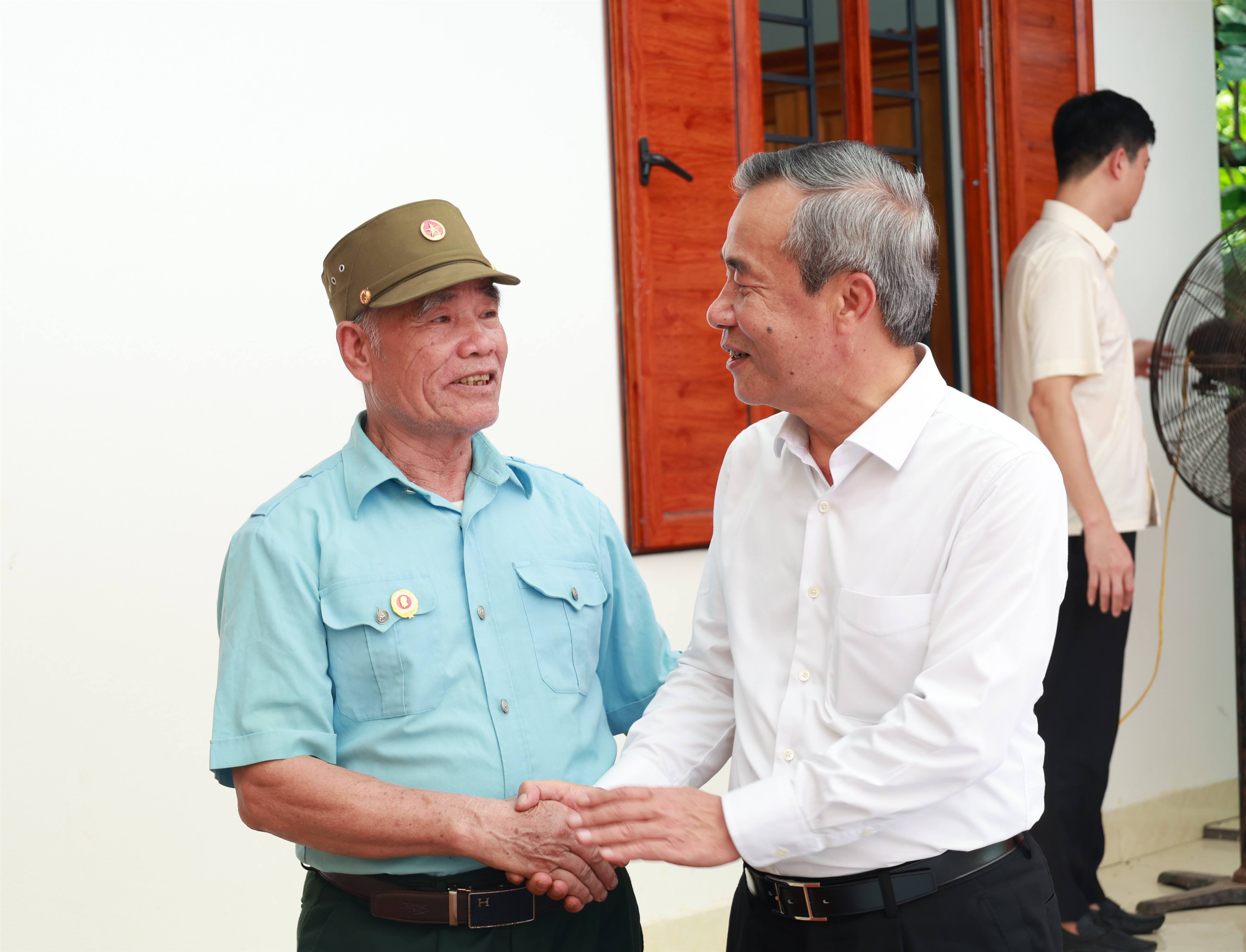 Anh-tin-bai