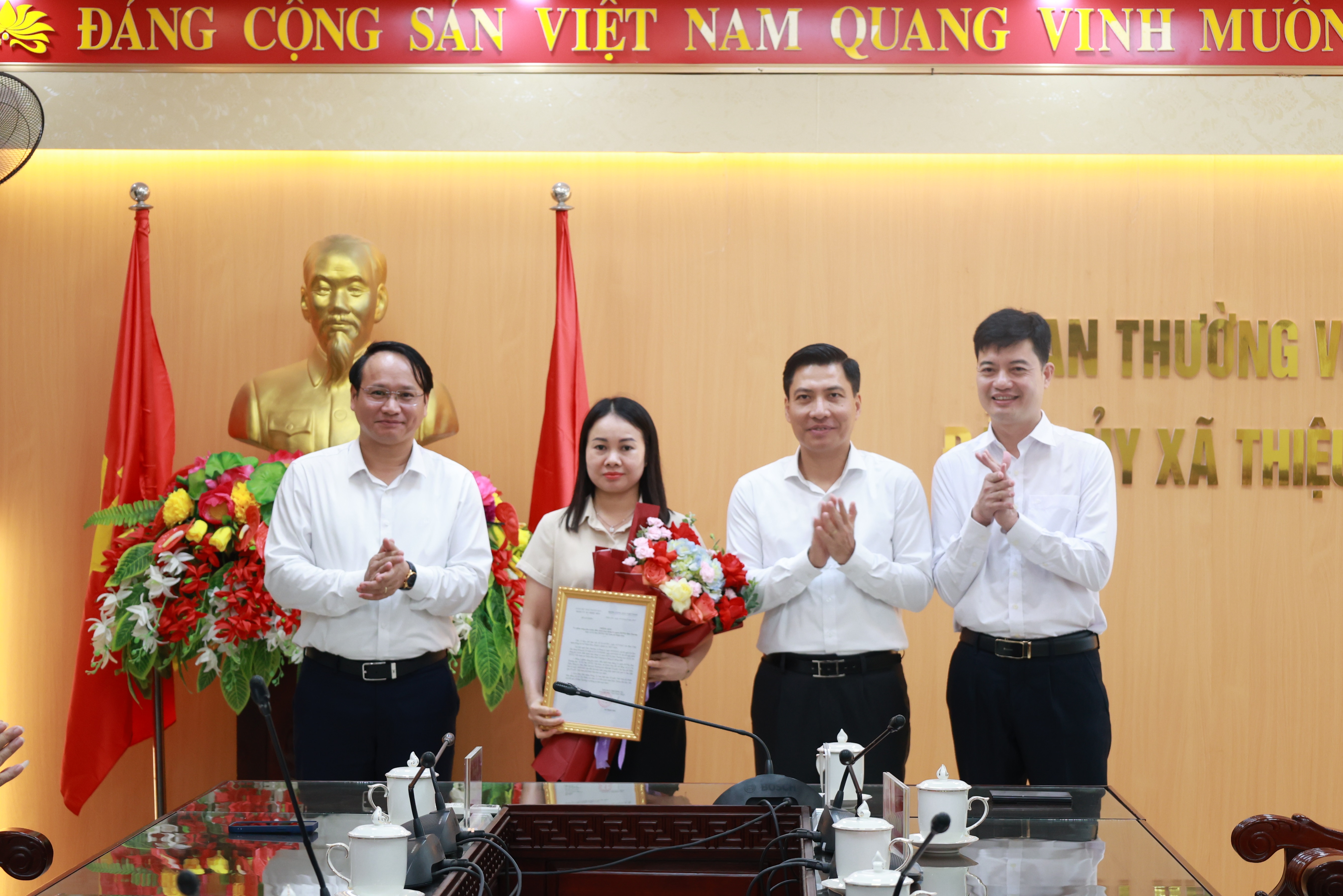 Giao phụ trách công tác MTTQ cho đồng chí Lê Thị Thảo, Phó Chủ tịch Thường trực MTTQ, Chủ tịch Hội Phụ nữ xã