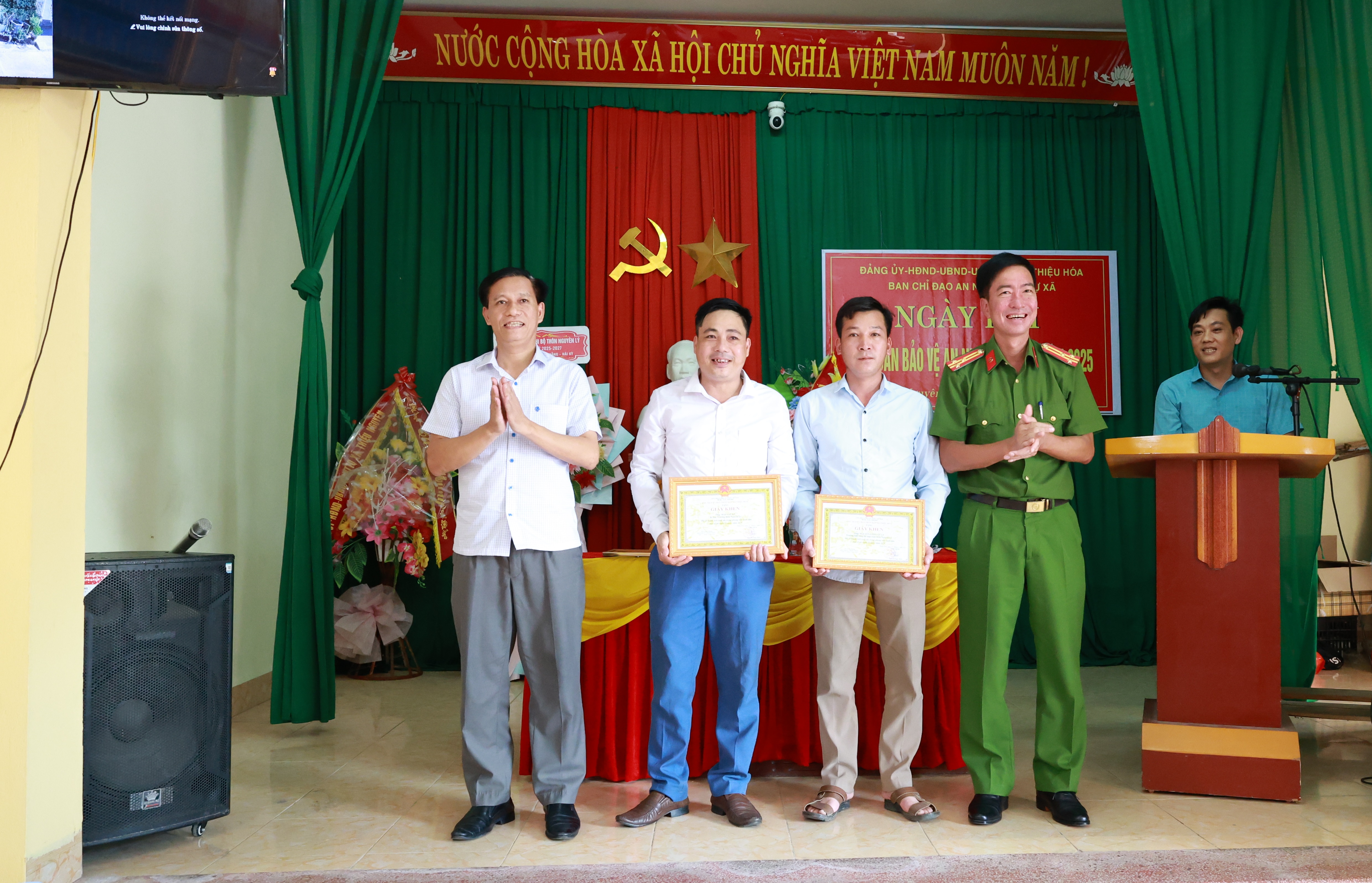 Anh-tin-bai