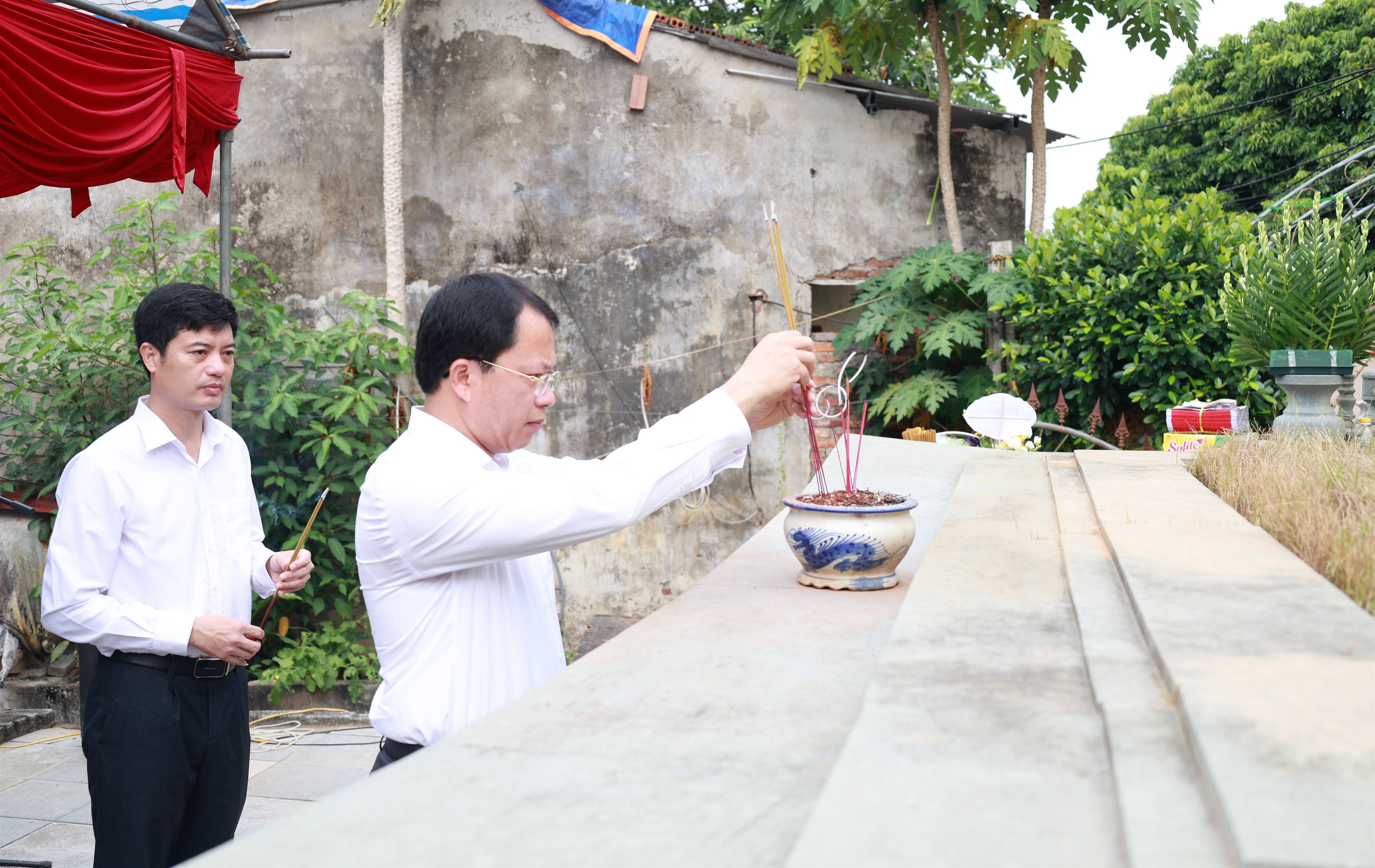 Anh-tin-bai