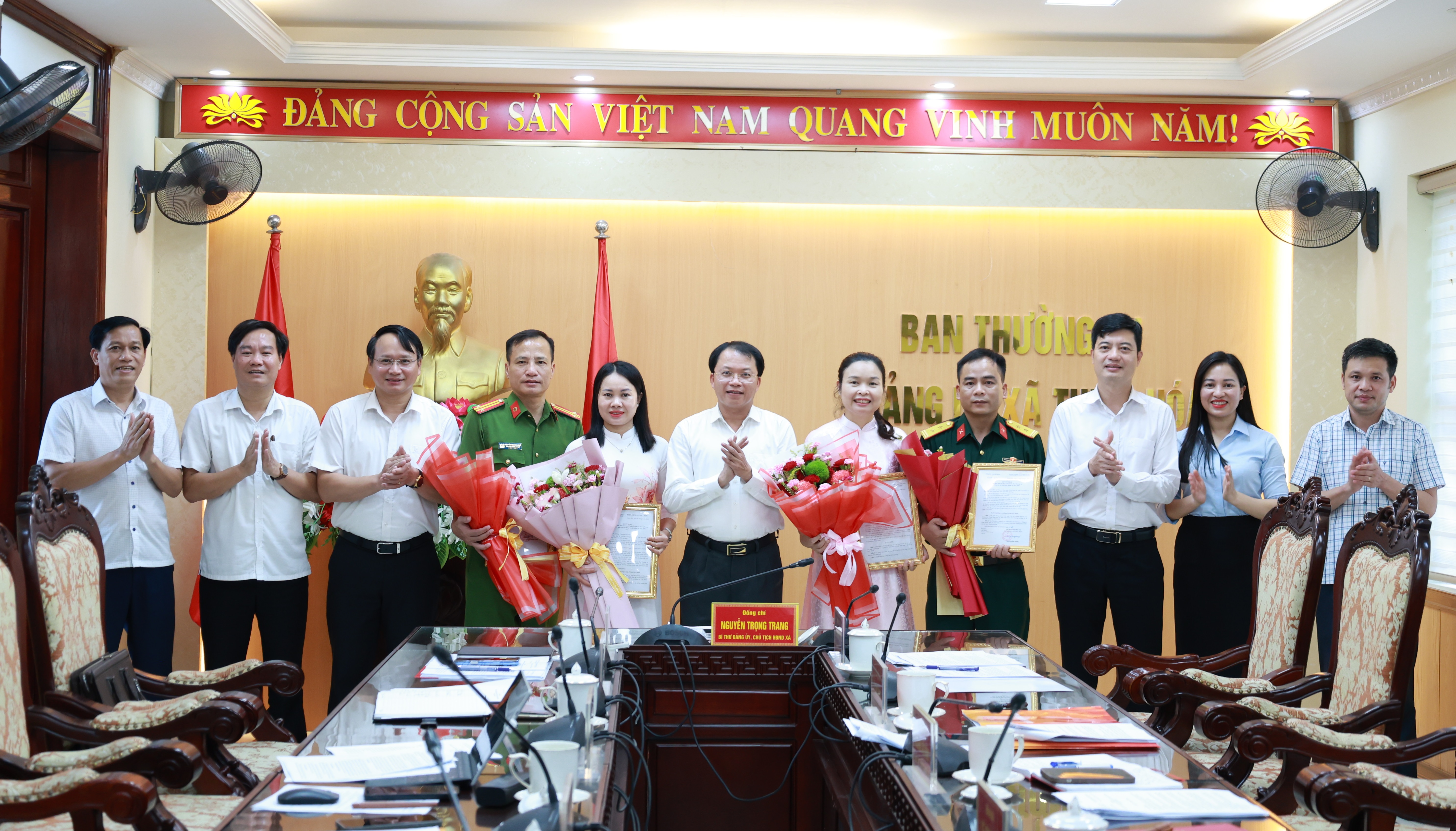 Anh-tin-bai