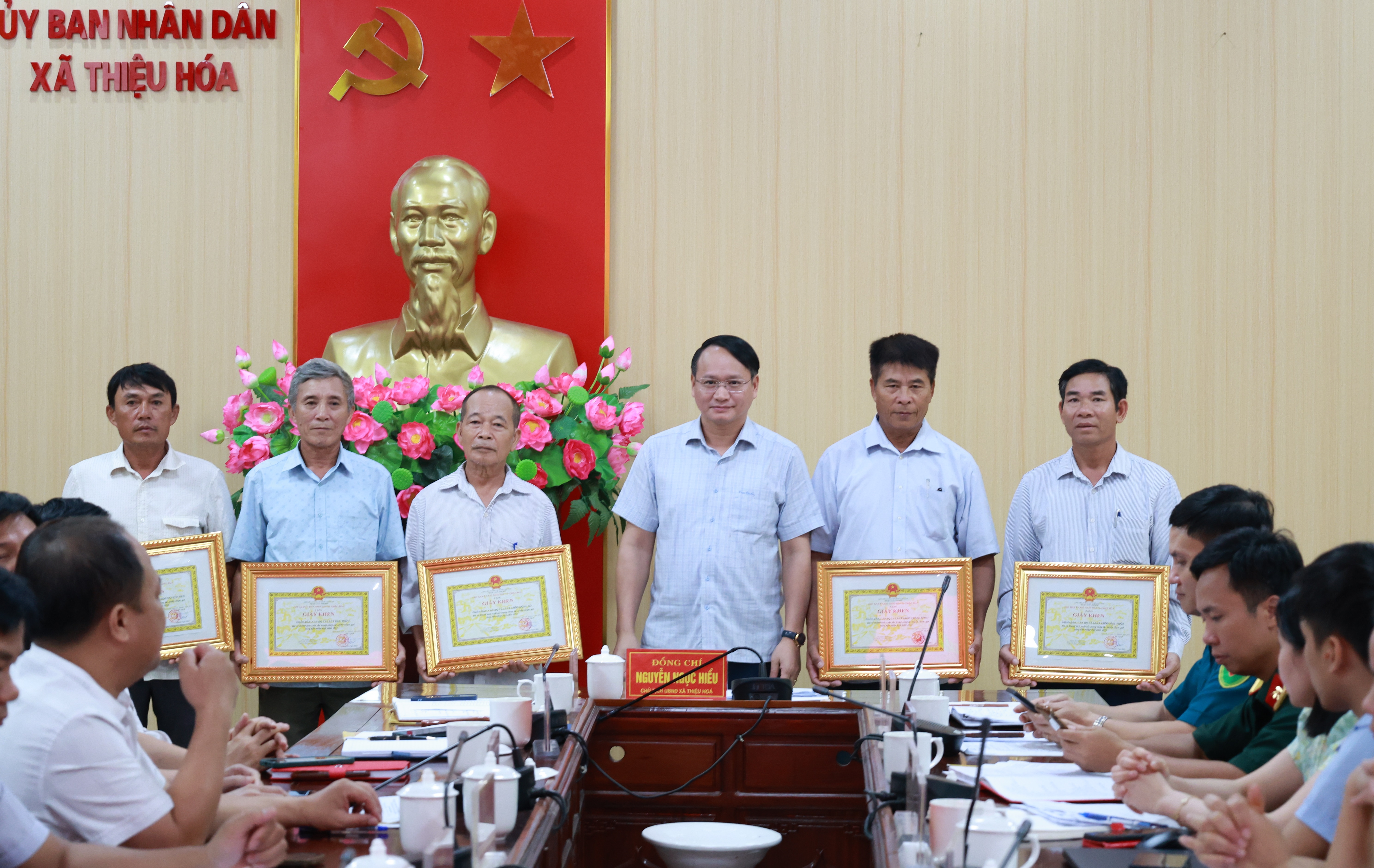 Anh-tin-bai
