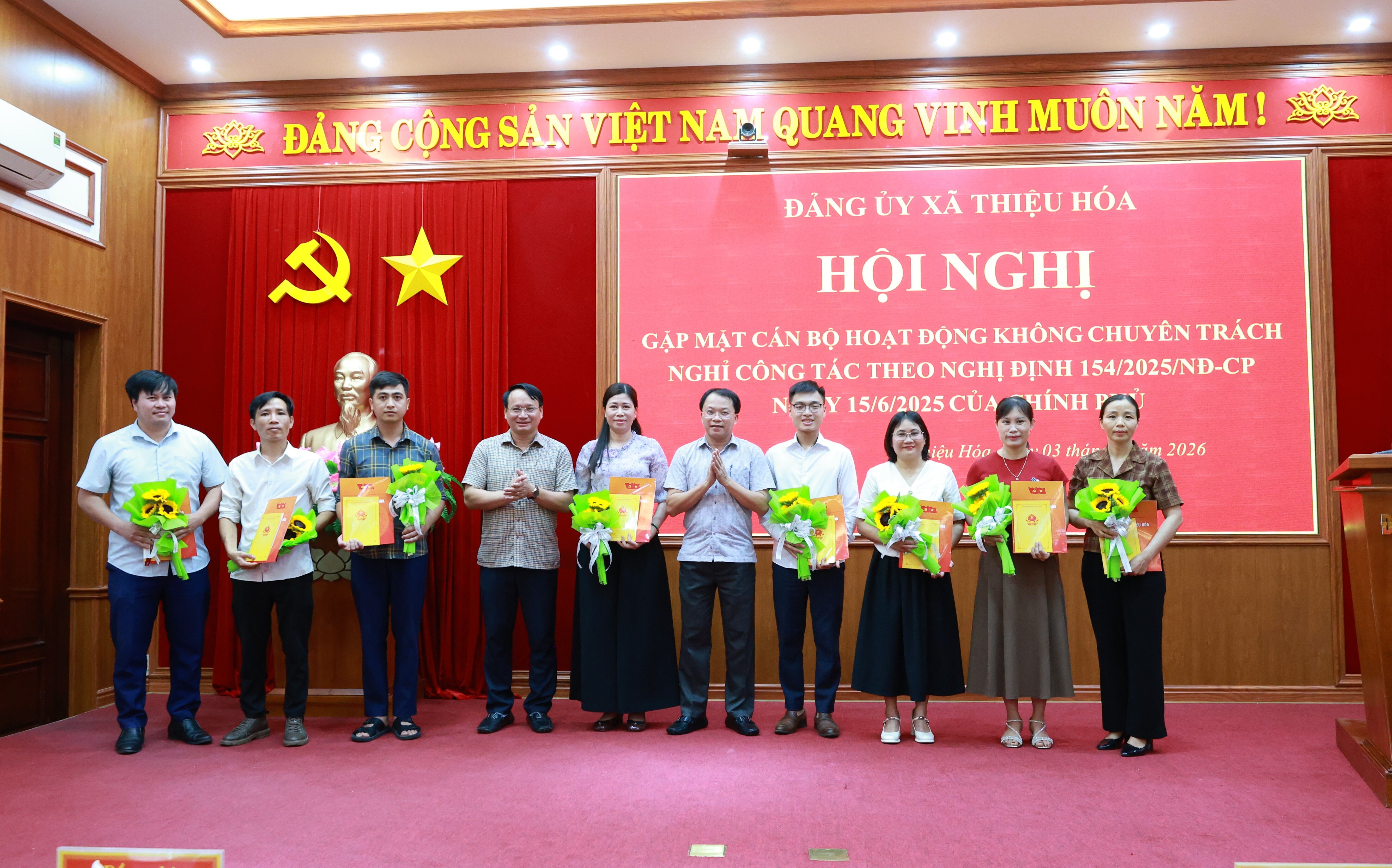 Đảng ủy xã Thiệu Hóa gặp mặt cán bộ bán chuyên trách nghỉ công tác theo Nghị định số 154/2025/NĐ-CP của Chính phủ