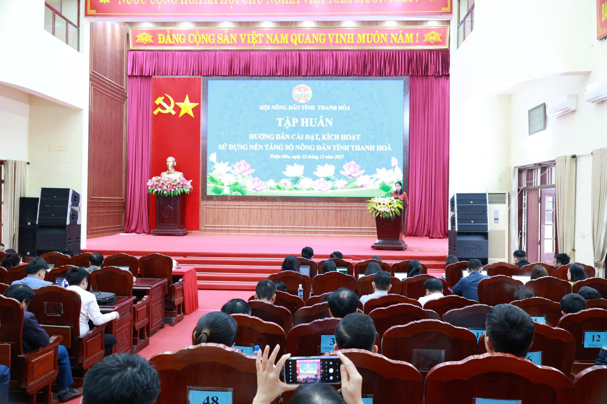 TẬP HUẤN HƯỚNG DẪN CÀI ĐẶT, SỬ DỤNG NỀN TẢNG SỐ NÔNG DÂN THANH HÓA TẠI XÃ THIỆU HÓA