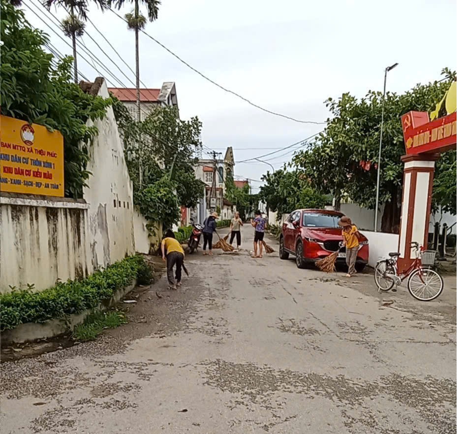 Hội Nông dân Thiệu Hóa Chung tay xây dựng cảnh quan “Sáng - Xanh - Sạch - Đẹp” bảo vệ môi trường, chào mừng Đại hội đại biểu Đảng bộ xã Thiệu Hóa lần thứ Nhất, nhiệm kỳ 2025–2030