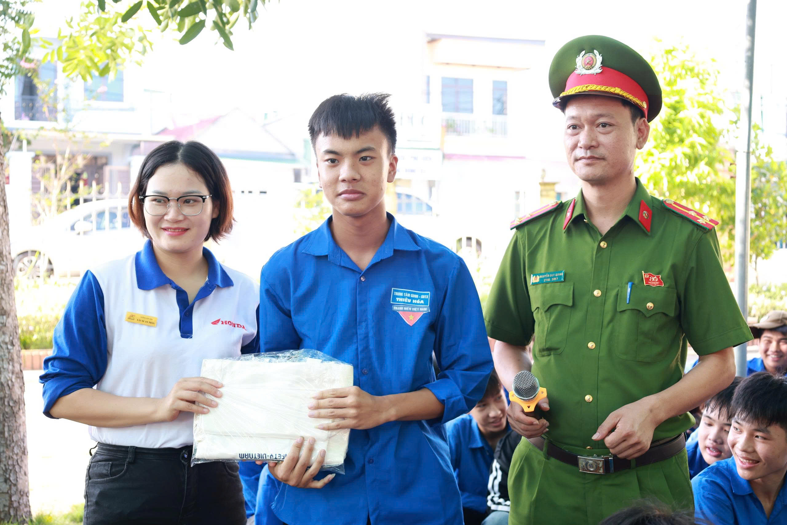 Anh-tin-bai