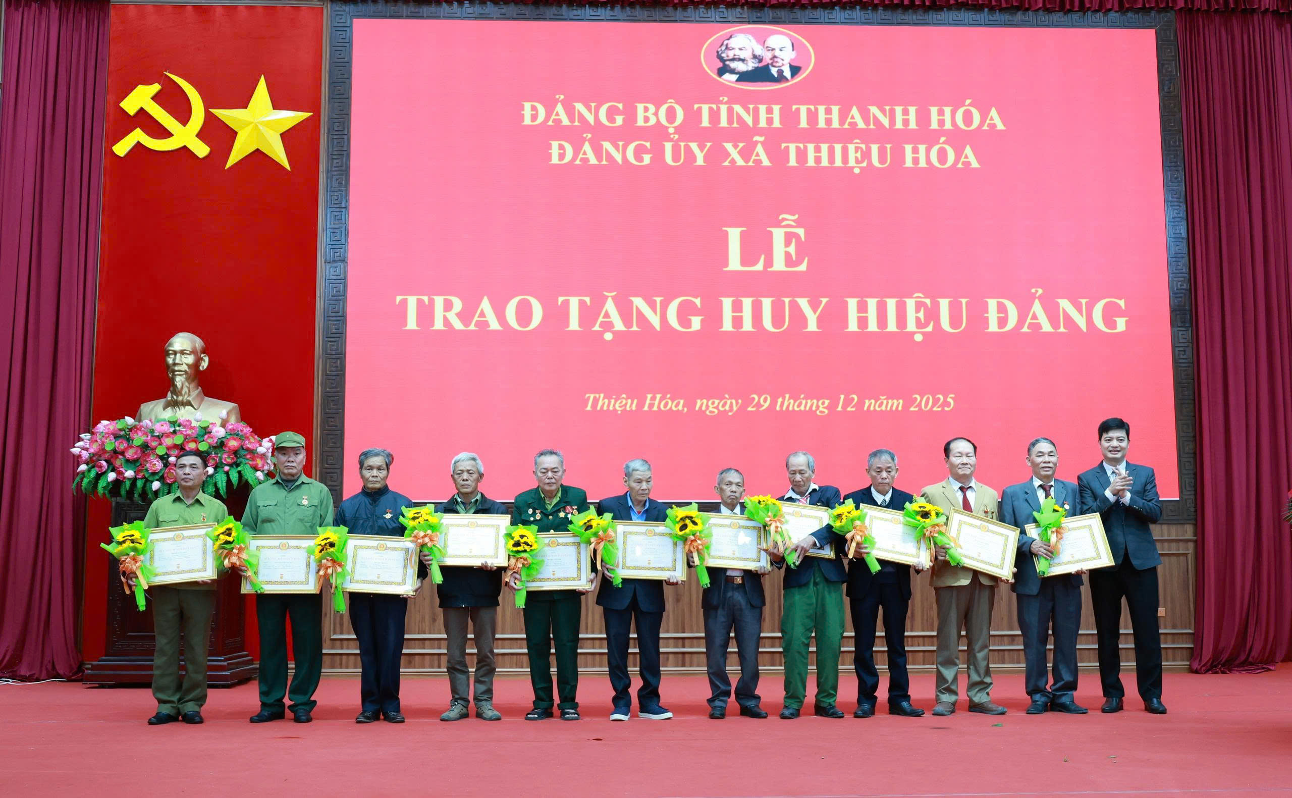 Anh-tin-bai