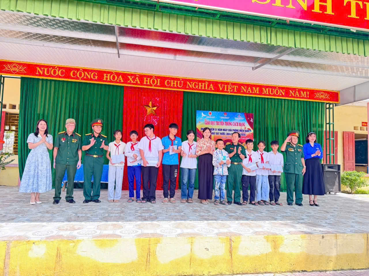 Giáo dục truyền thống cho học sinh nhân kỷ niệm Ngày Giải phóng miền Nam