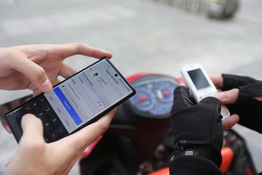 Điều kiện được nhận hỗ trợ điện thoại thông minh của hộ nghèo, hộ cận nghèo.