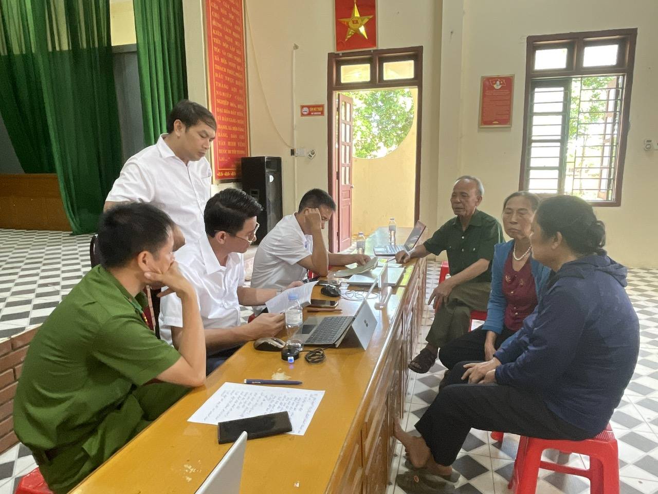 Anh-tin-bai