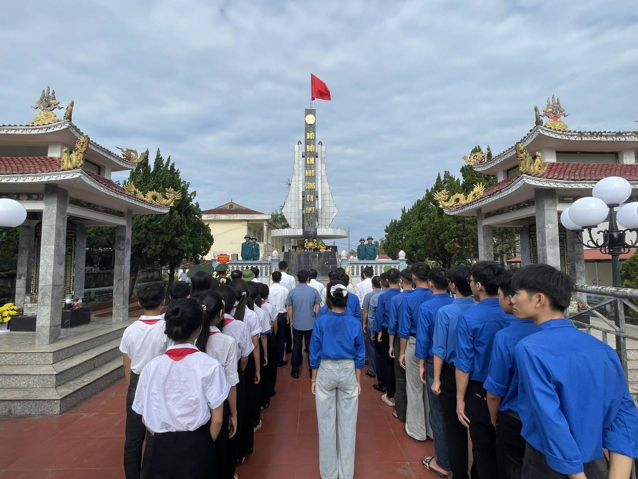 Anh-tin-bai