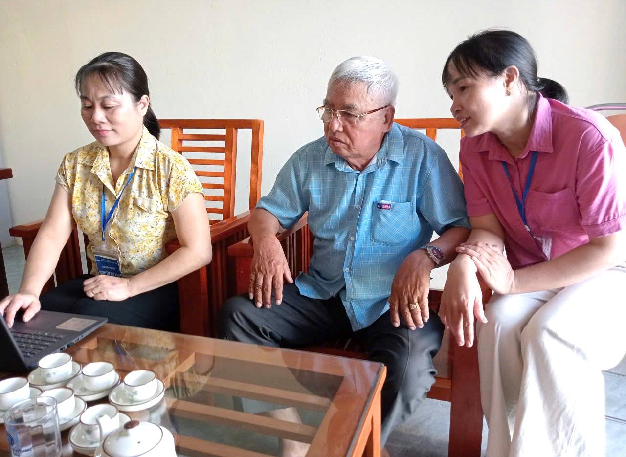 TRUNG TÂM HÀNH CHÍNH CÔNG XÃ TƯỢNG LĨNH TỔ CHỨC DỊCH VỤ CÔNG LƯU ĐỘNG TẠI HỘ GIA ĐÌNH NGƯỜI YẾU THẾ, NGƯỜI CAO TUỔI