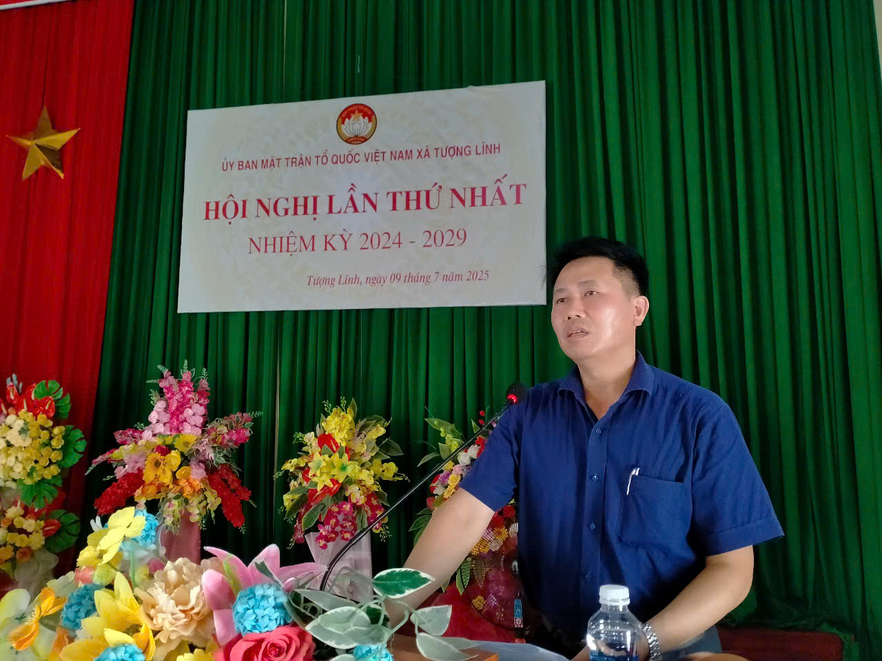 Ảnh có chứa người, hoa, trang phục, trong nhà

Nội dung do AI tạo ra có thể không chính xác.