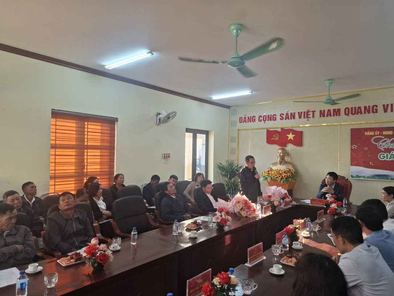 Description: C:\Users\User\Desktop\gặp măt\z7341788410430_109f8a2b48e89d098f42399c20c88123.jpg