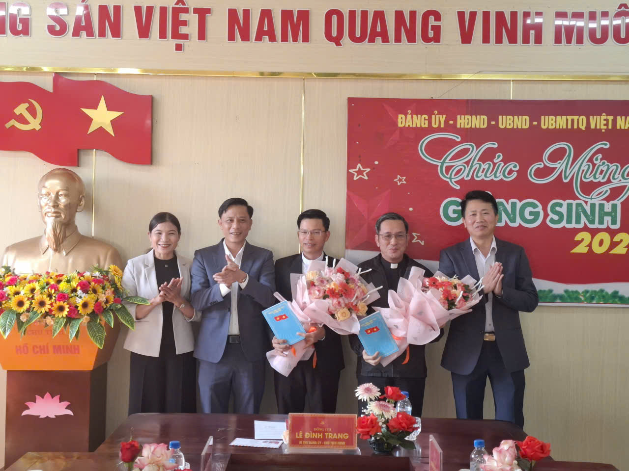 Description: C:\Users\User\Desktop\gặp măt\z7341788445790_ba93bed81a742c90317112dac631a847.jpg