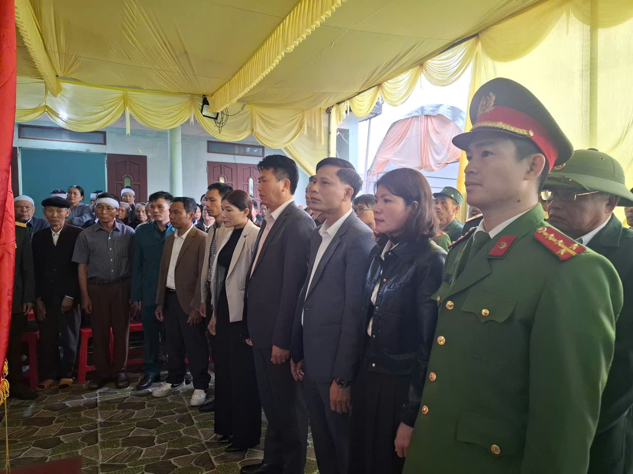 Description: C:\Users\User\Desktop\an tang\nhuyen phu lan\z7380463055124_cd7aef4b8cb8d40d2e28c0b1e41762ad.jpg