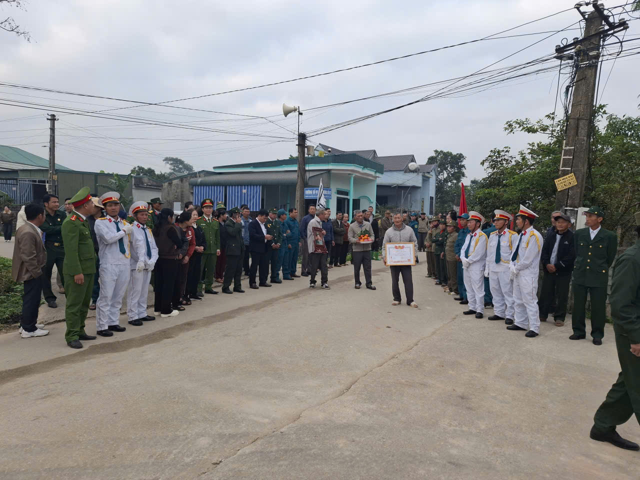 Description: C:\Users\User\Desktop\an tang\nhuyen phu lan\z7380463312326_407d489eecd9a4995c3dc1212d61b48d.jpg