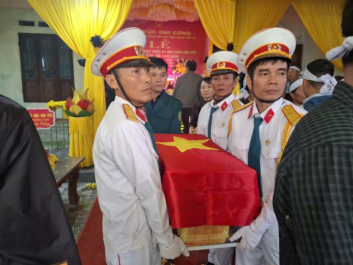 Description: C:\Users\User\Desktop\an tang\nhuyen phu lan\z7380463130480_b92e1c779ee7dcf7e7aef1b63c88e4c4.jpg