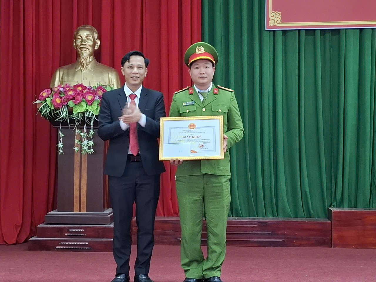 Description: C:\Users\User\Desktop\dfhfh\z7406807944529_4458830a9cebd65017c80db4489b96dd.jpg