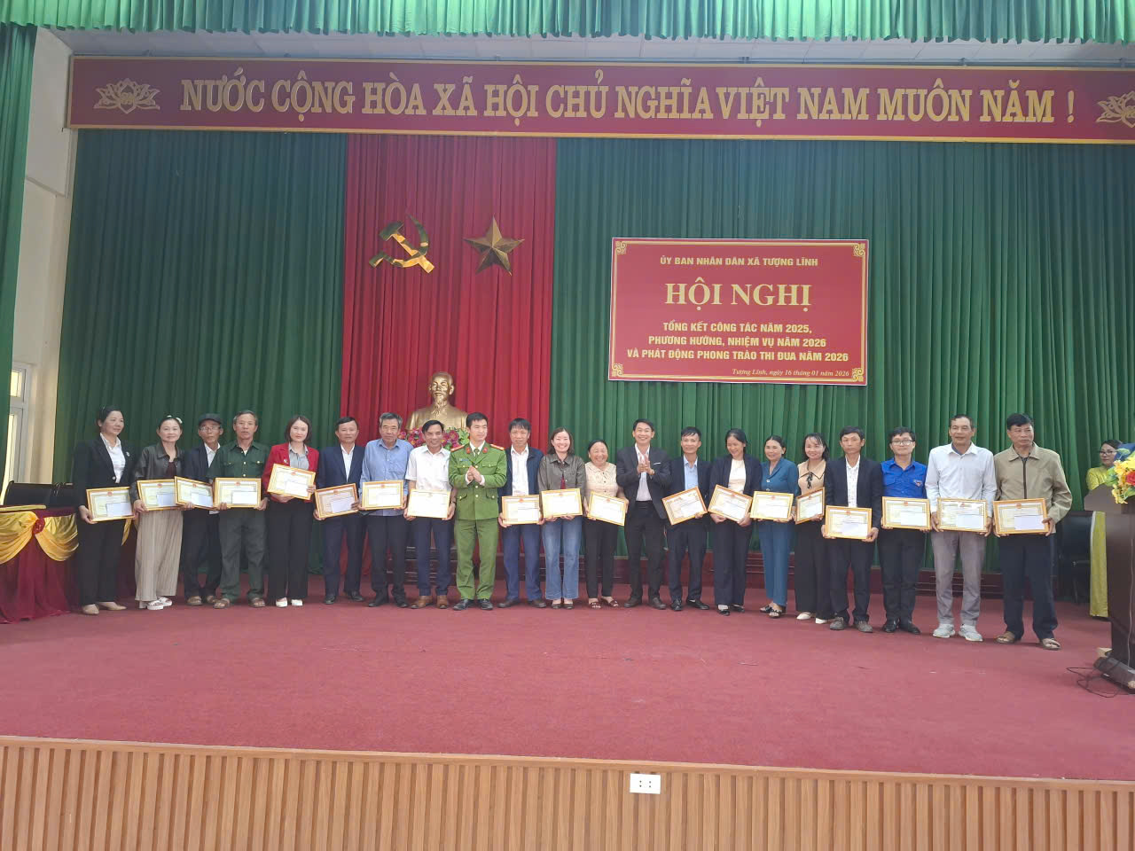 Description: C:\Users\User\Desktop\111\tuyen truyen\z7446025209789_fdf80de34954e76300e5aec828f8bba7.jpg