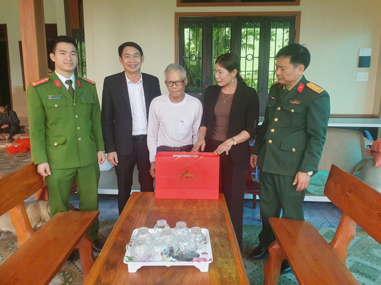 Description: C:\Users\User\Desktop\TẶNG qUA\z7508979862304_af68f31cef6a5ff6da6dfaa7fd30402c.jpg