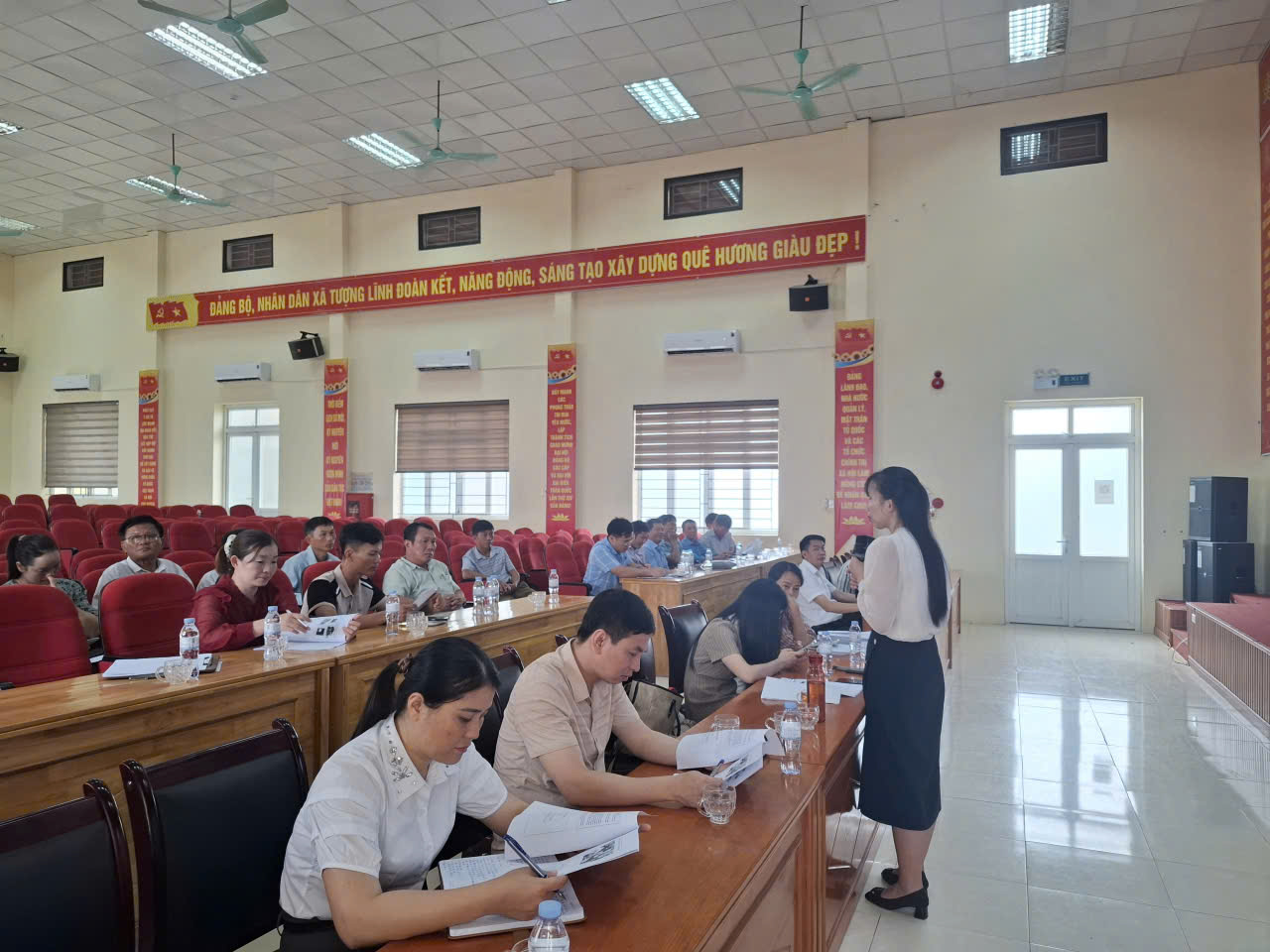 Description: C:\Users\User\Desktop\nươc sạch\z7844944994880_a4a7961874f90bec6bf736e52fe4234f.jpg