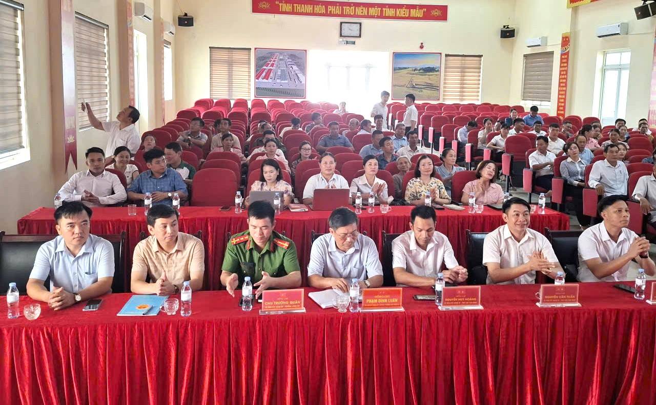 Description: C:\Users\User\Desktop\ANH SƠ KẾT ĐẢNG\z7998722059700_1c7e6f679ca5482c164bf99c43da649c.jpg