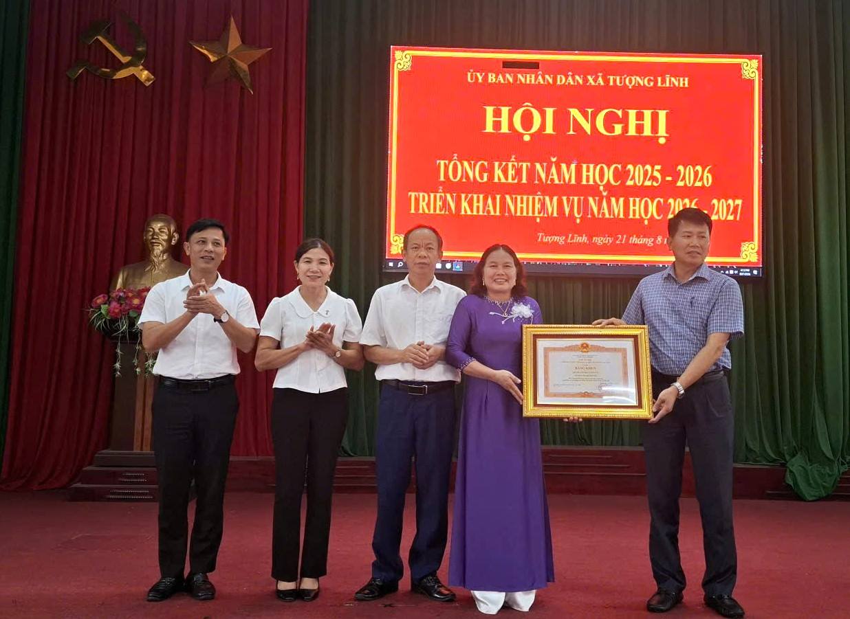 Description: C:\Users\User\Desktop\TÔNG KÊT NH\HOI NGHỊ NGÀY 18.8.jpg