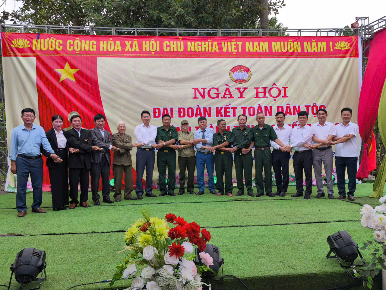 Khu dân cư thôn Đa Tiền tổ chức Ngày hội Đại đoàn kết toàn dân tộc và Khánh thành tôn tạo Giếng làng.