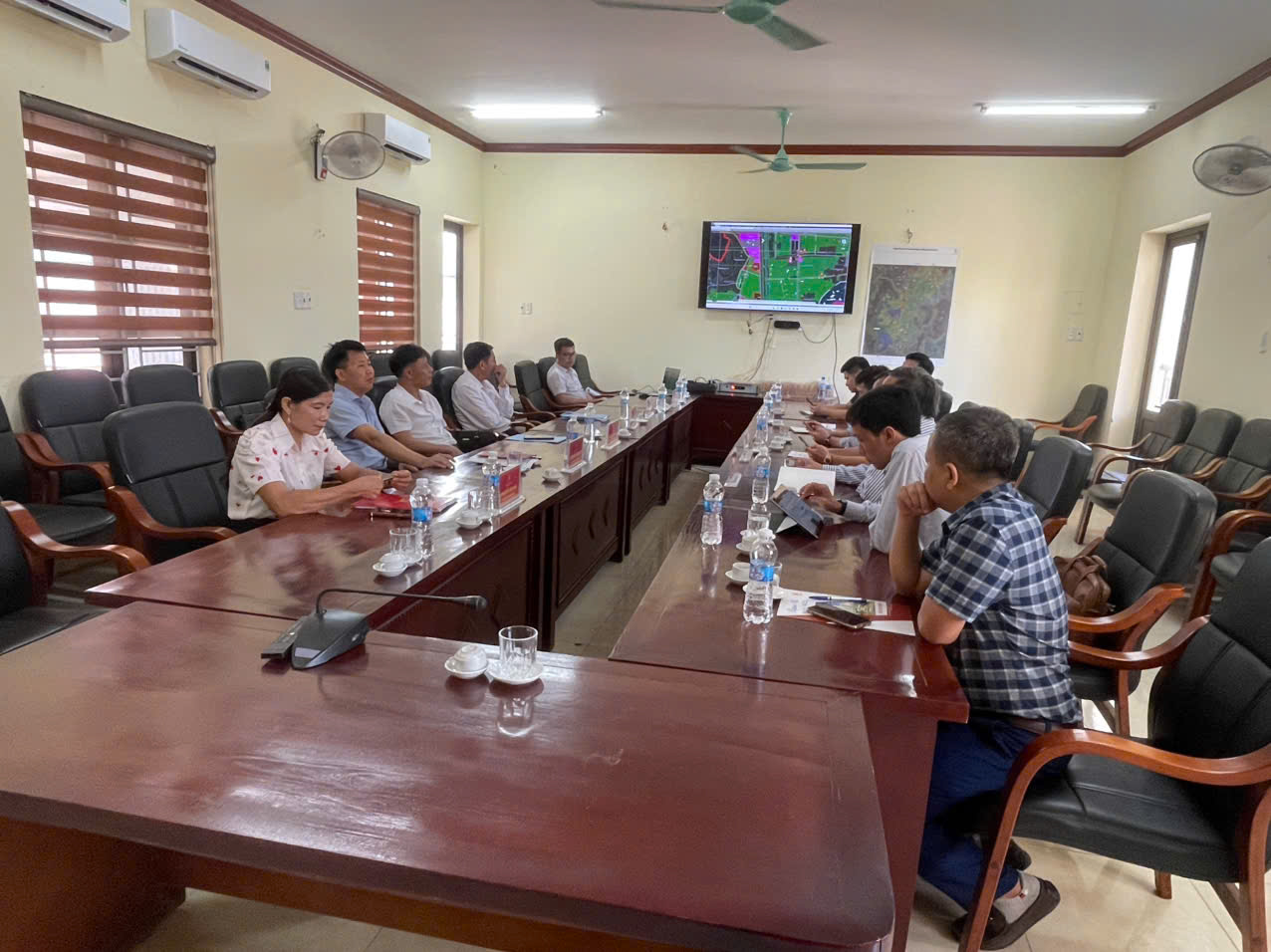 LÃNH ĐẠO XÃ TƯỢNG LĨNH LÀM VIỆC VỚI ĐẠI DIỆN TẬP ĐOÀN SAO MAI AN GIANG VỀ XÚC TIẾN ĐẦU TƯ CÁC DỰ ÁN TRÊN ĐỊA BÀN