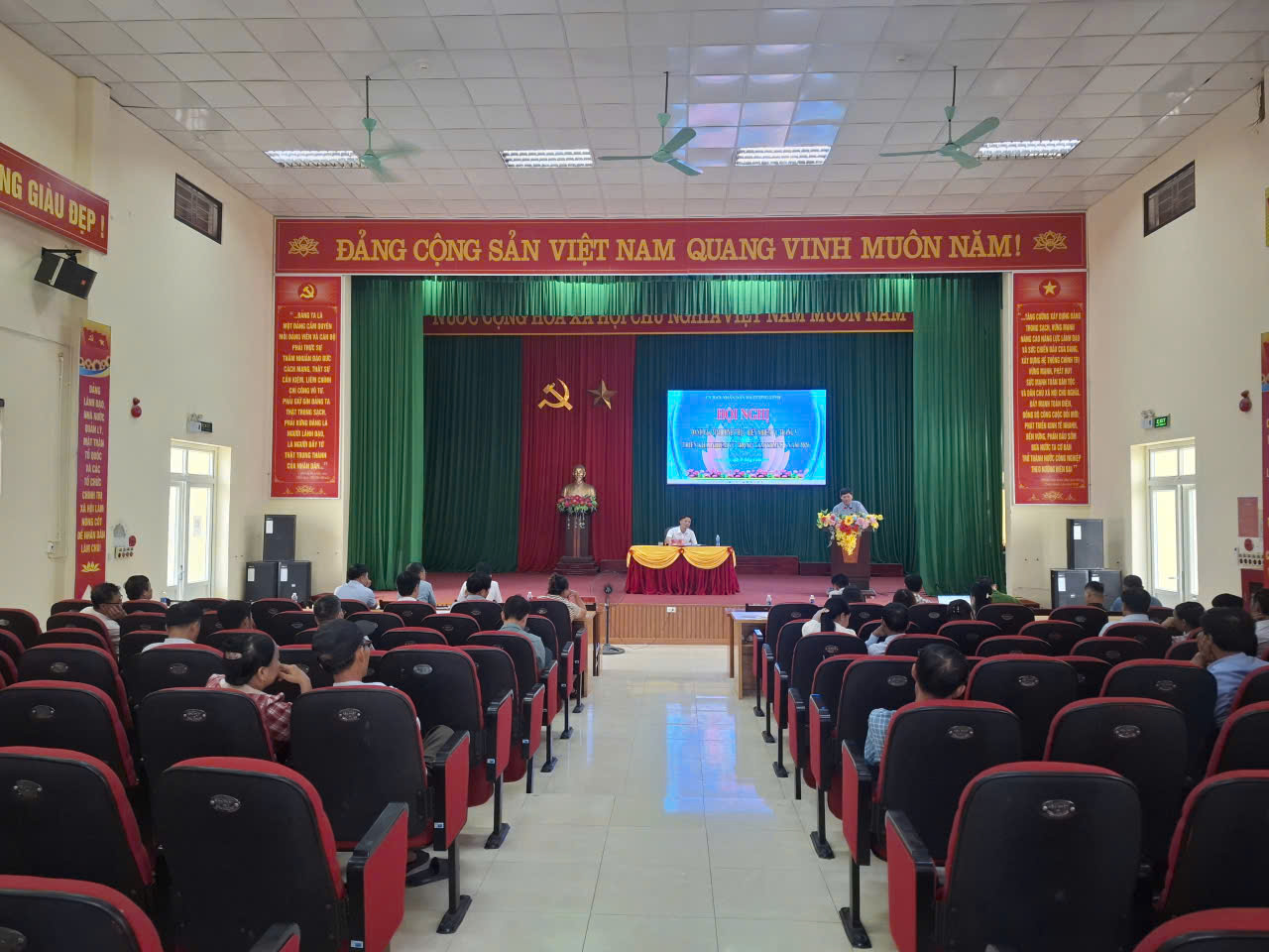 UBND XÃ TƯỢNG LĨNH TỔ CHỨC HỘI NGHỊ ĐÁNH GIÁ TÌNH HÌNH THỰC HIỆN NHIỆM VỤ THÁNG 5, TRIỂN KHAI NHIỆM VỤ TRỌNG TÂM THÁNG 6 NĂM 2026