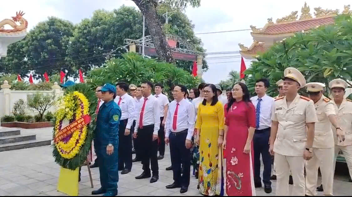 Anh-tin-bai