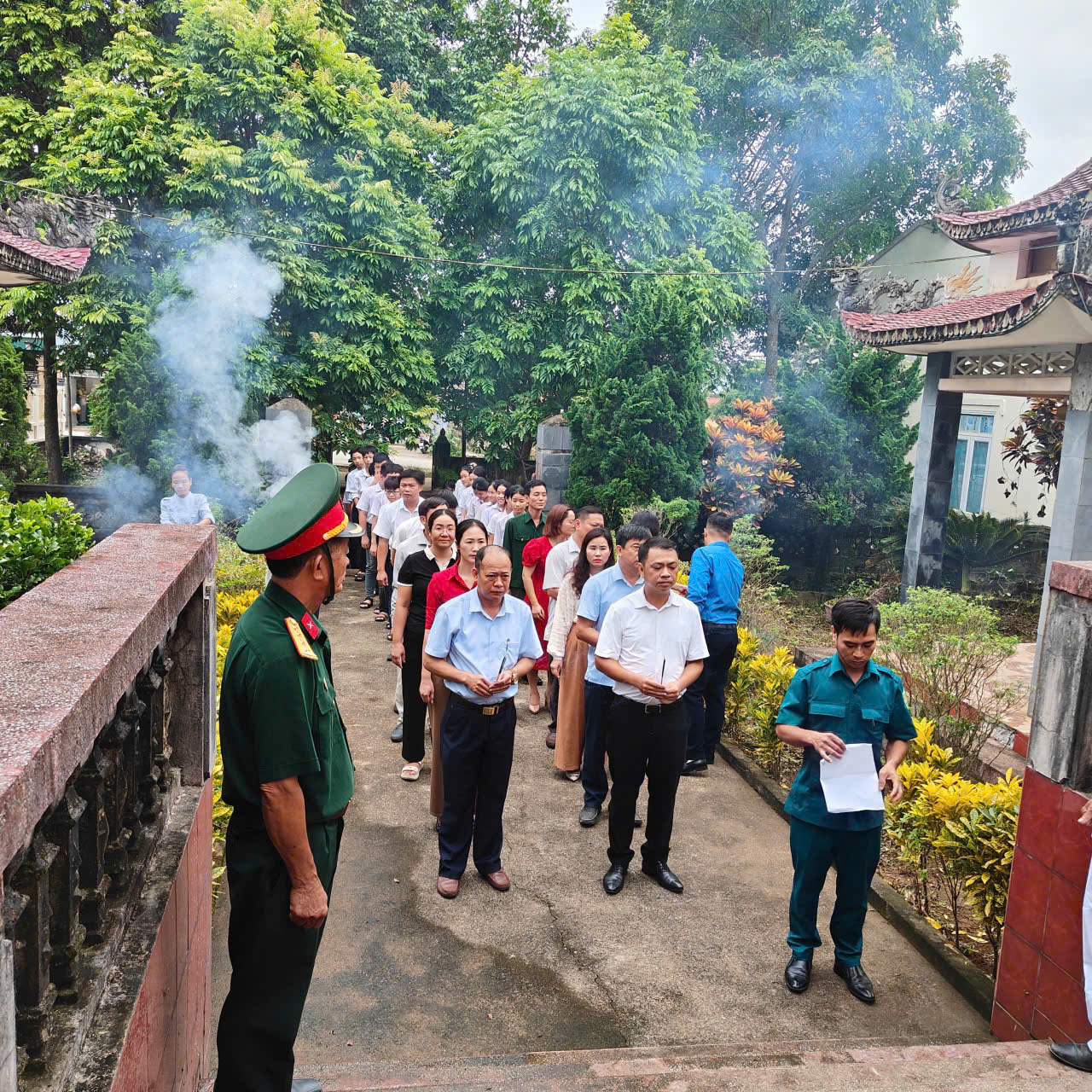 Xã thăng bình dâng hương, dâng hoa các đài tưởng niệm liệt sỹ trên đại bàn xã