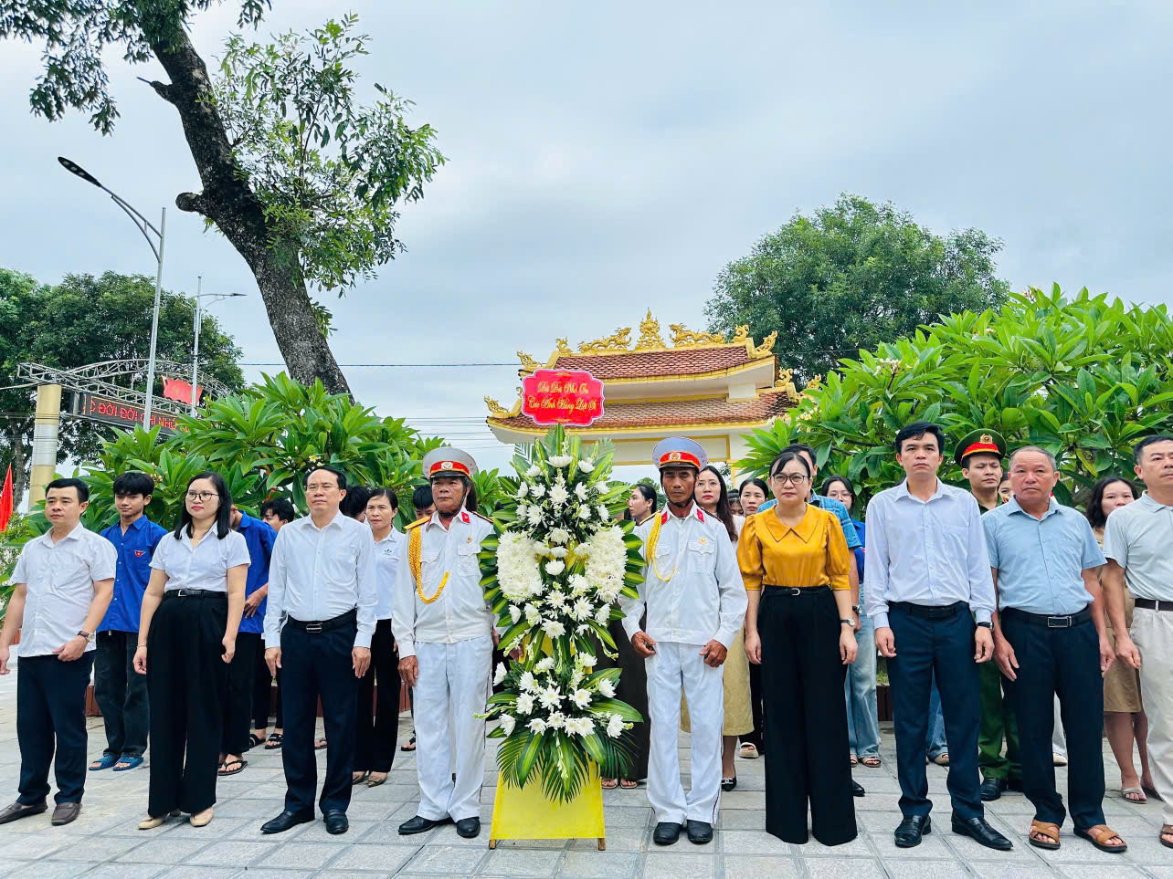 Anh-tin-bai