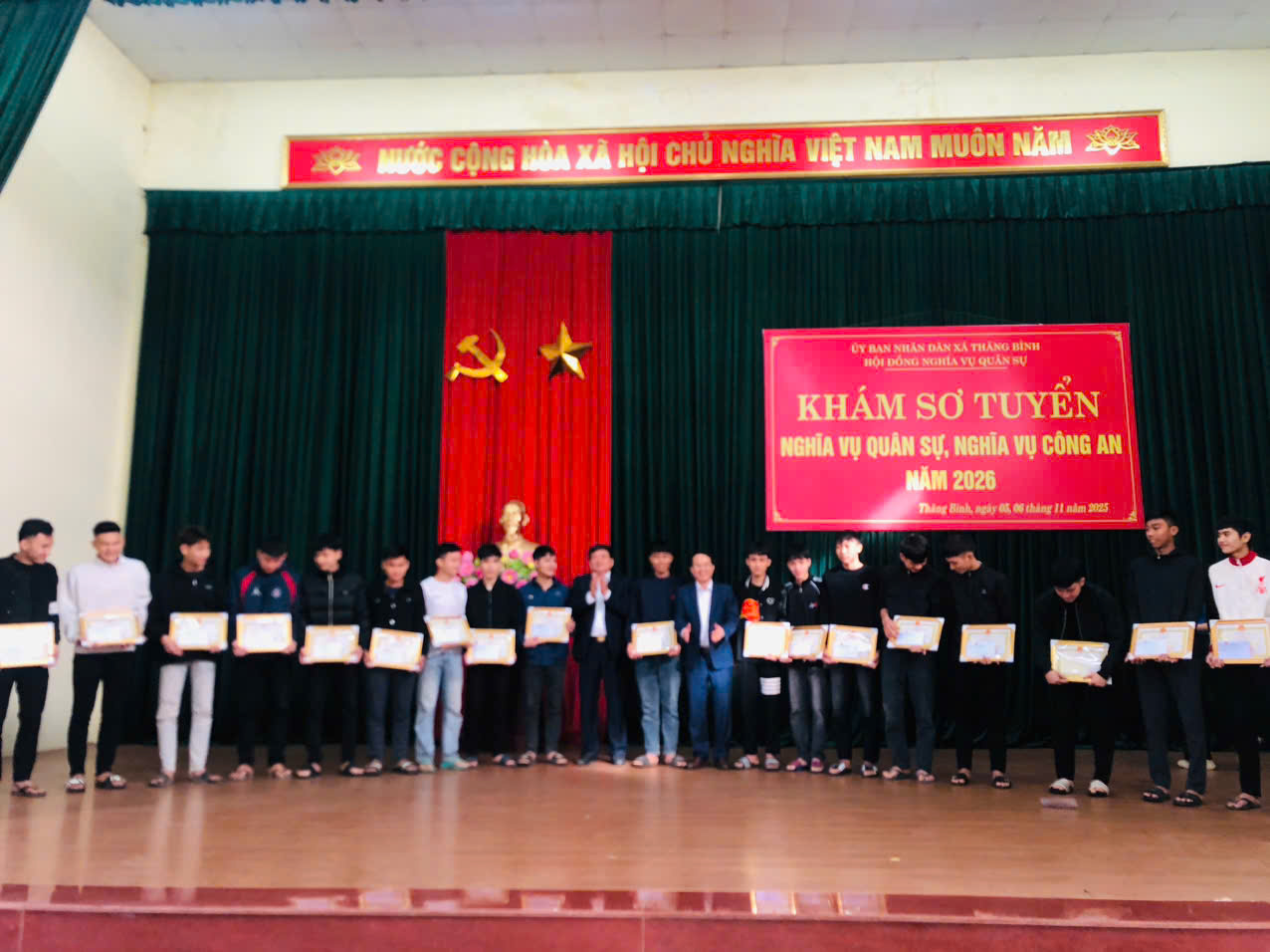 Anh-tin-bai