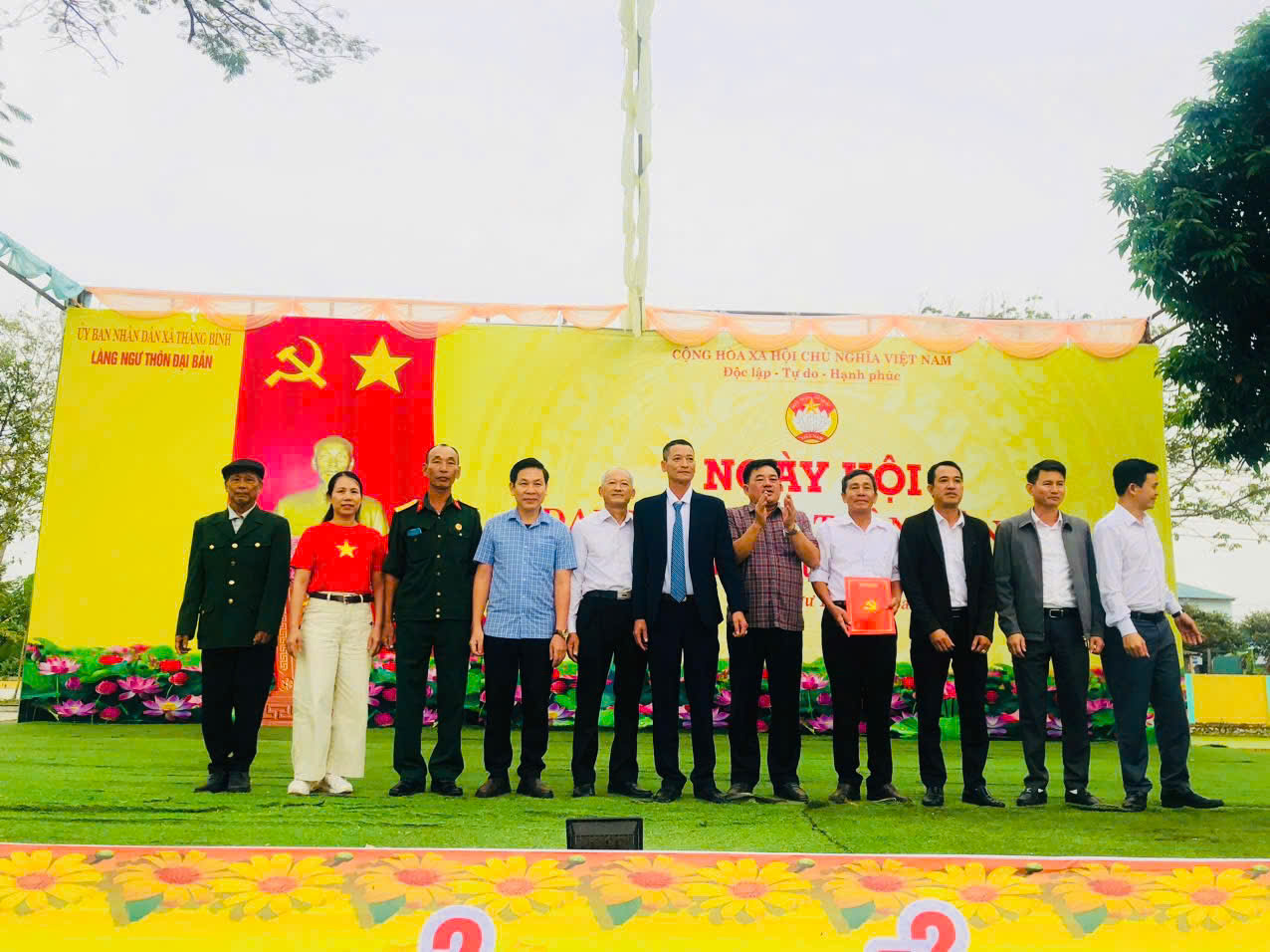Sôi nổi Ngày hội Đại đoàn kết toàn dân tộc tại thôn Ngư Thôn Đại Bản