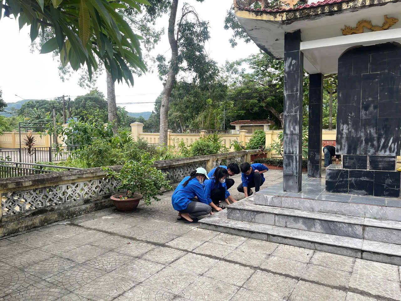 Anh-tin-bai