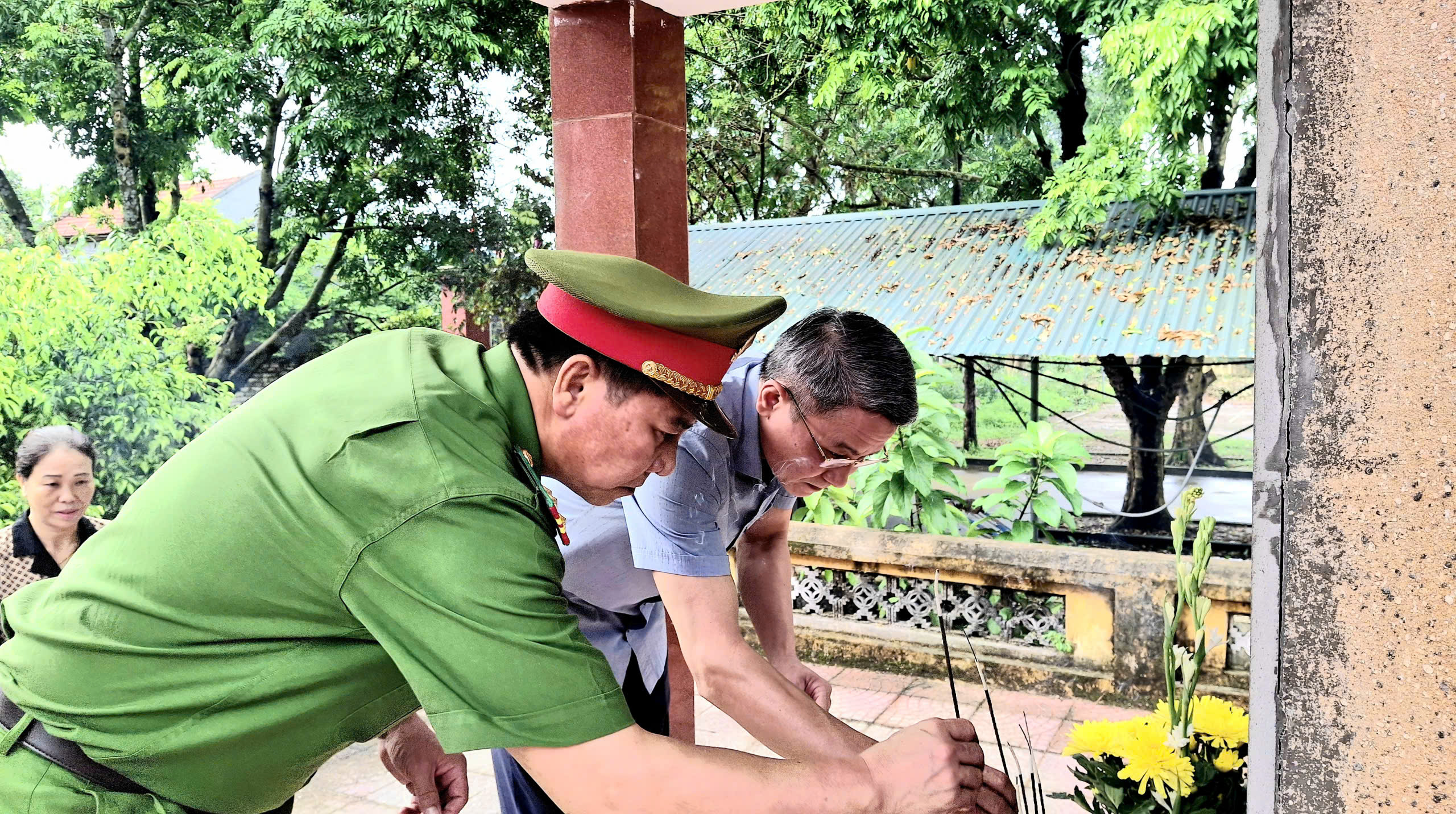 Anh-tin-bai