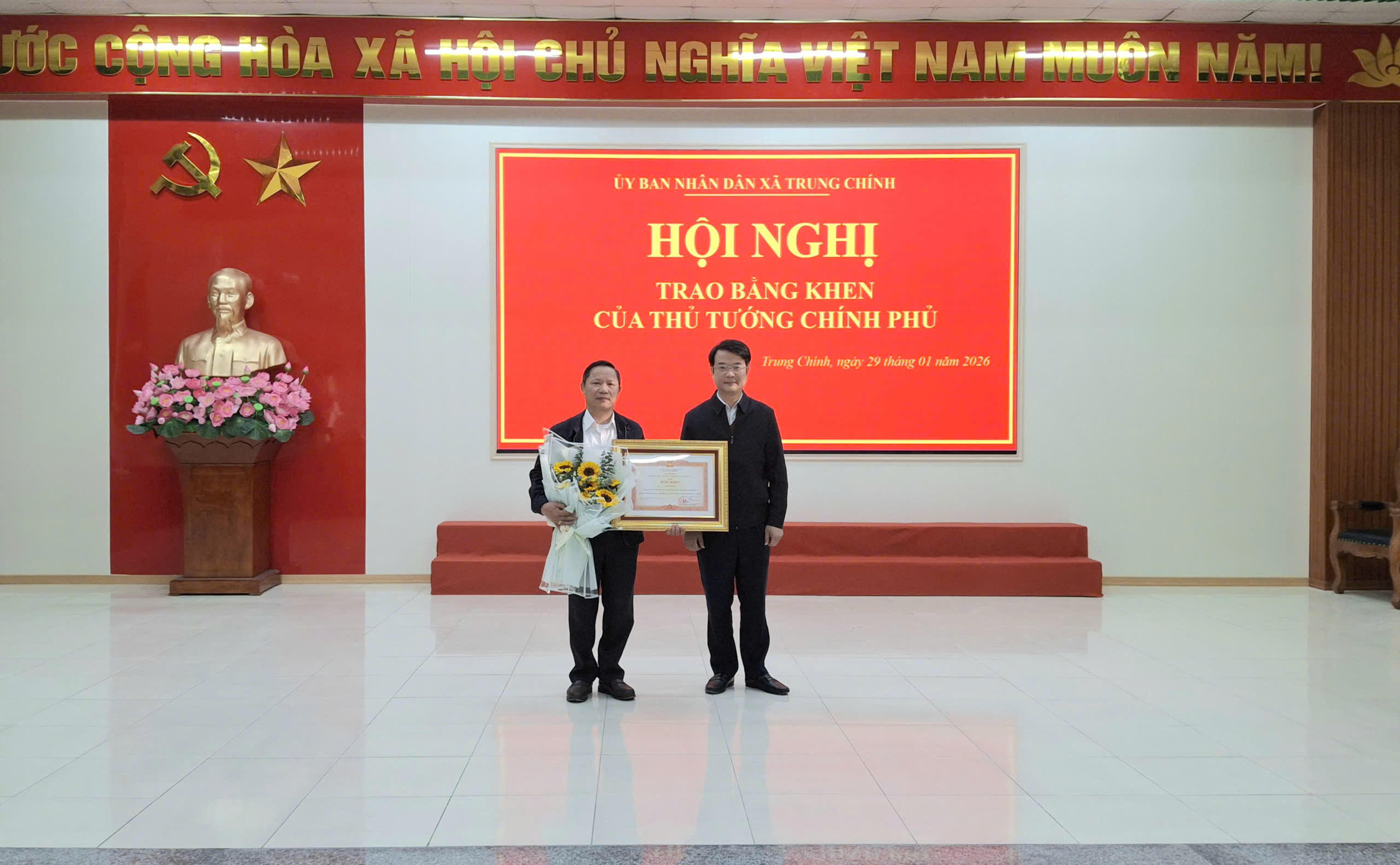 Anh-tin-bai